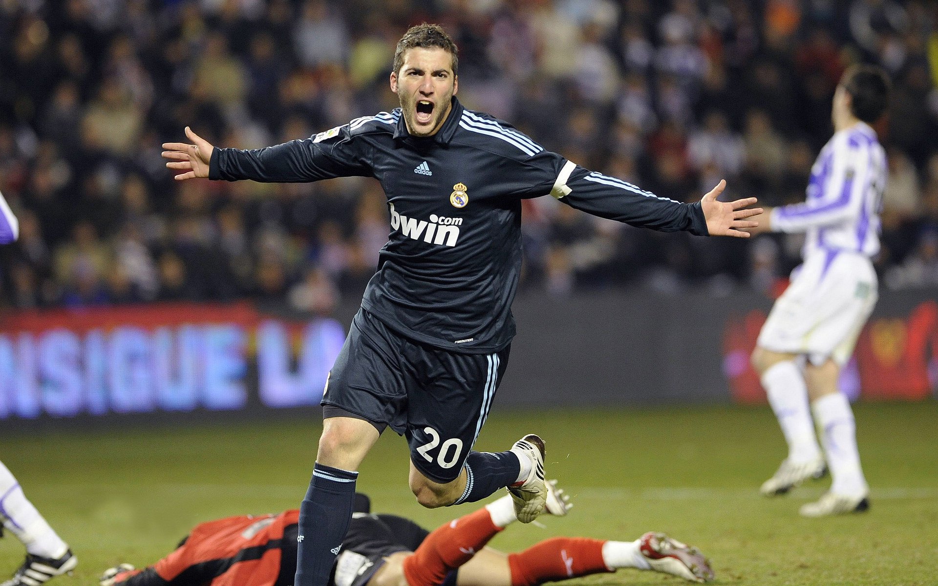 爱游戏在线娱乐官网-终场“绝杀奇迹”点亮整个欧洲夜空，十大终场绝杀