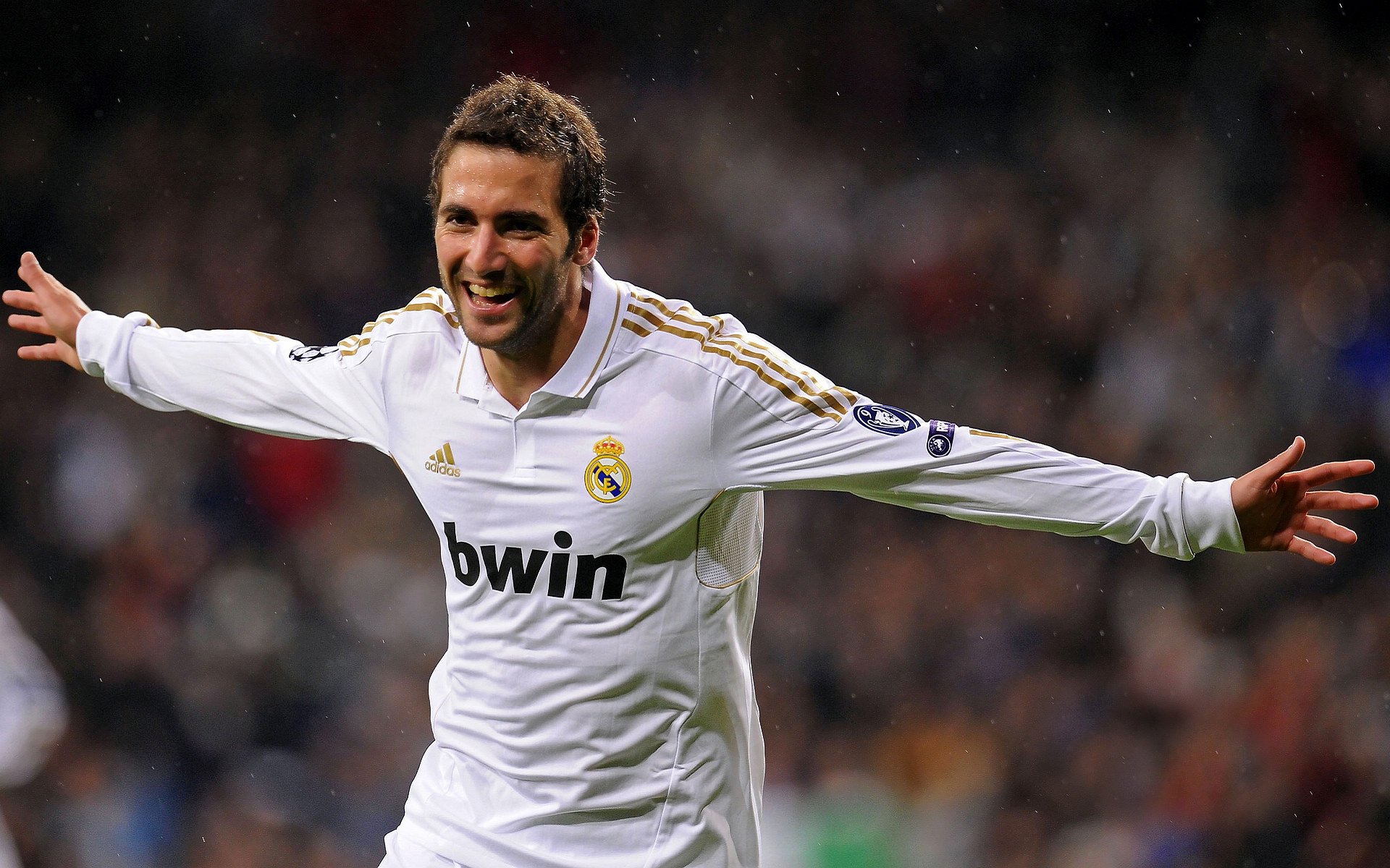 爱游戏在线登录入口-高水平足球外援引入推动中超提升国际竞争力，中超新政_外援注册6人报5上4 新签外援工资不超300万欧